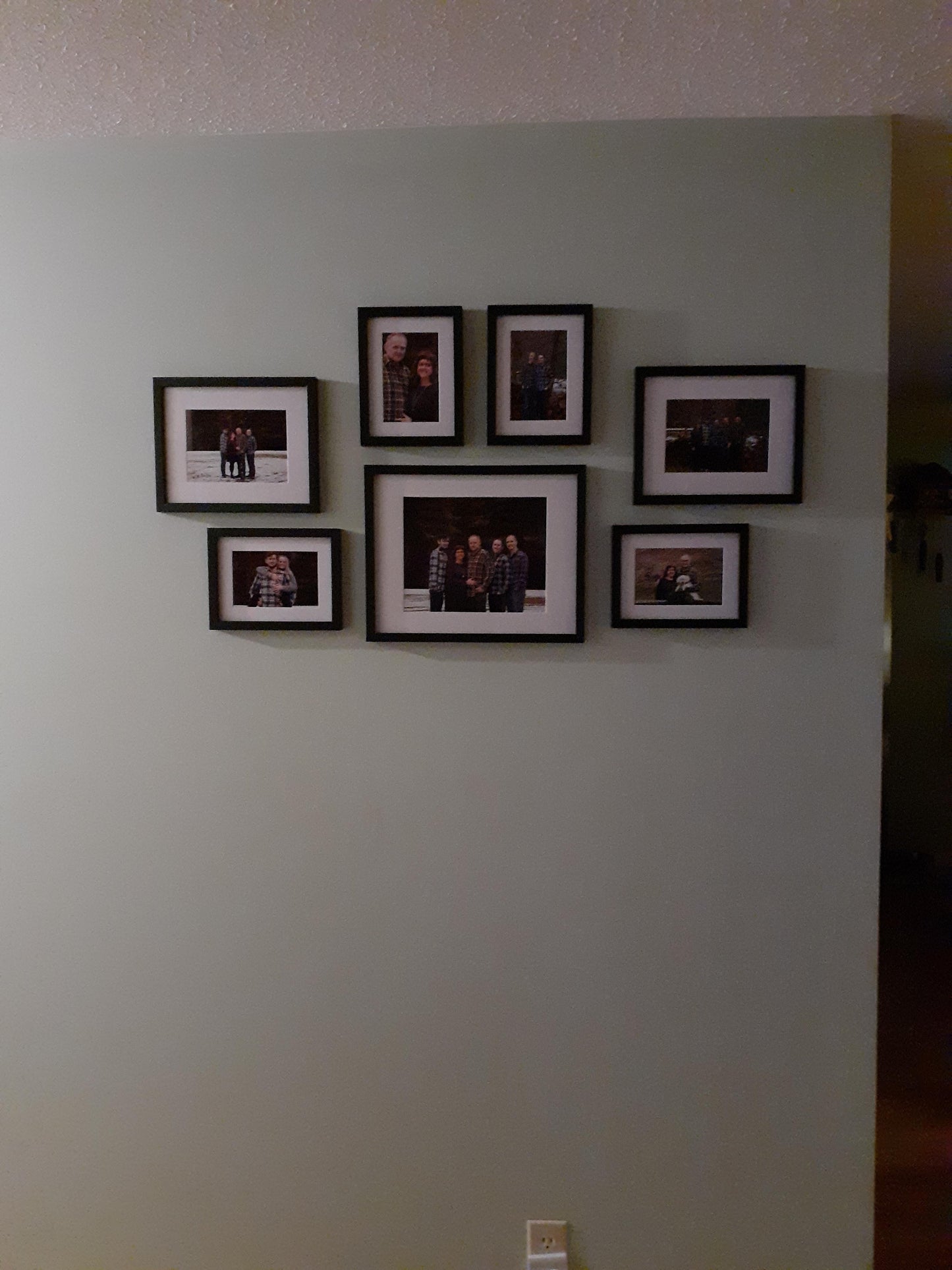 Picture Frames Set of 7 Pieces, One 11" x 14", Two 8" x 10"