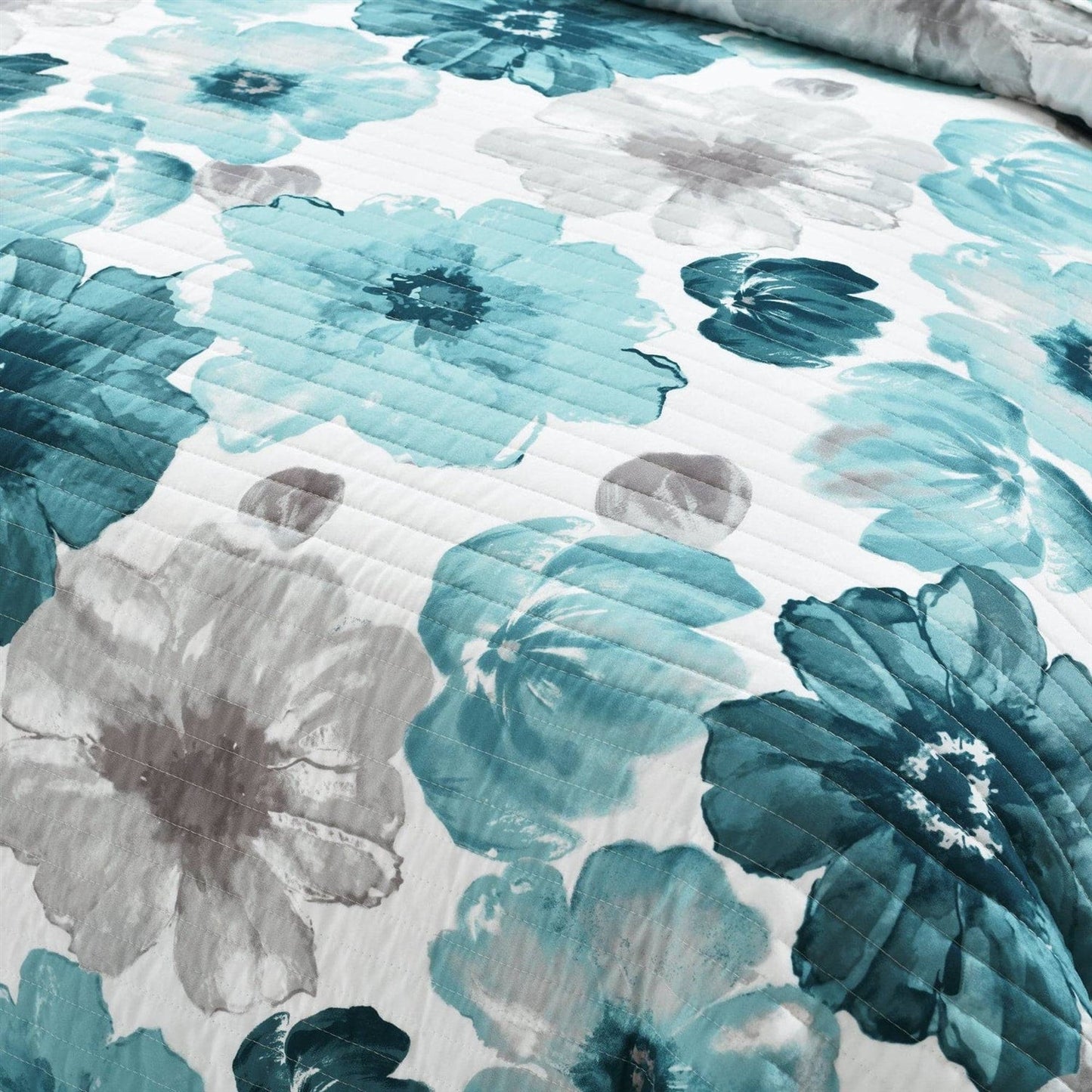 Full/Queen Blue Grey Flowers Lightweight Polyester Microfiber Quilt Set