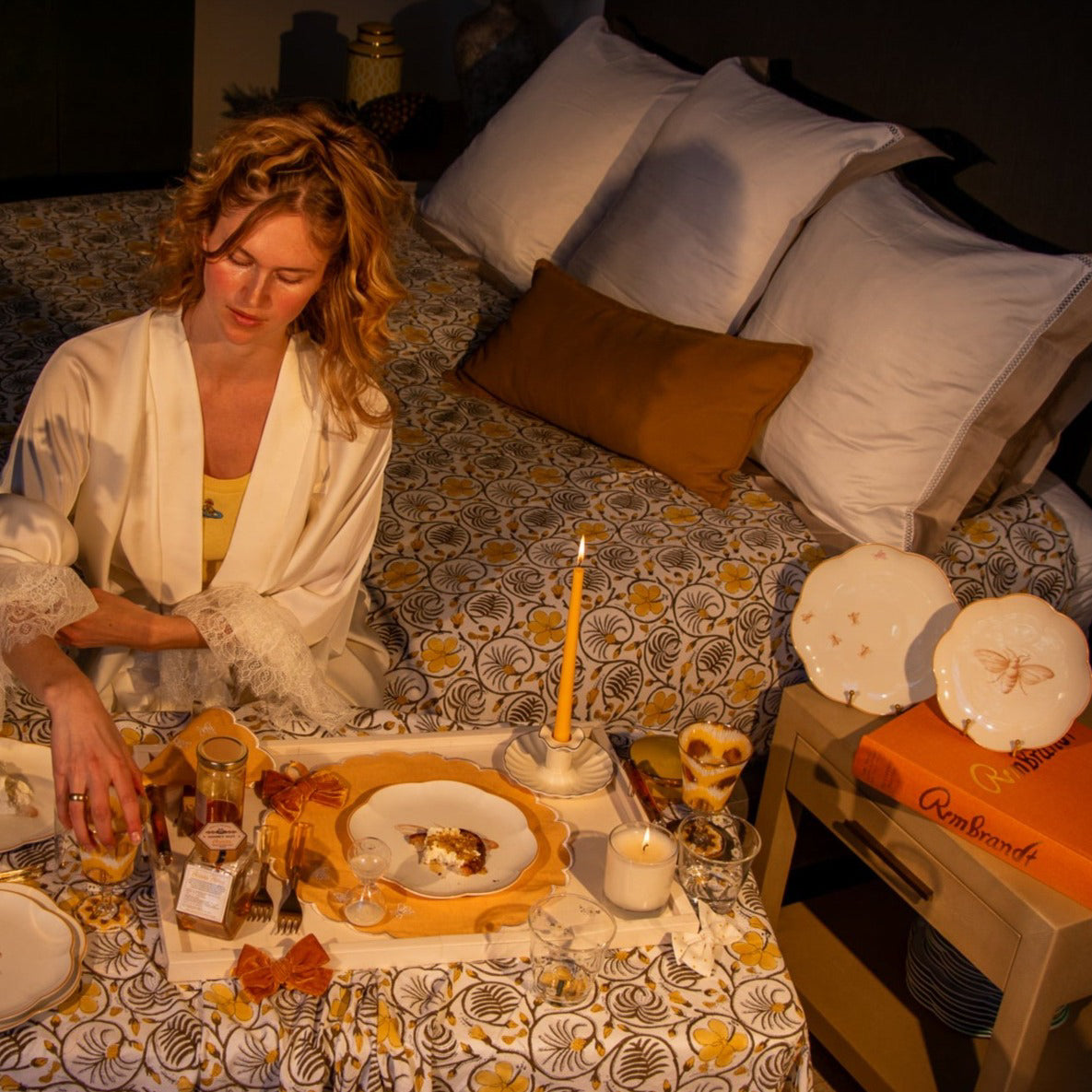 Bumble Homecoming Scalloped Starter Plate - Case of 12 Plates (+3 Bonus Plates)