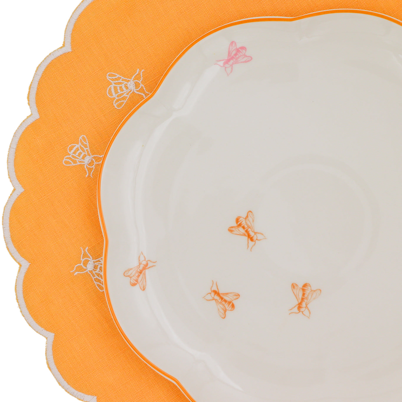 Bumble Voyage Scalloped Dinner Plate - Set of 4 (+1 Bonus Plate)
