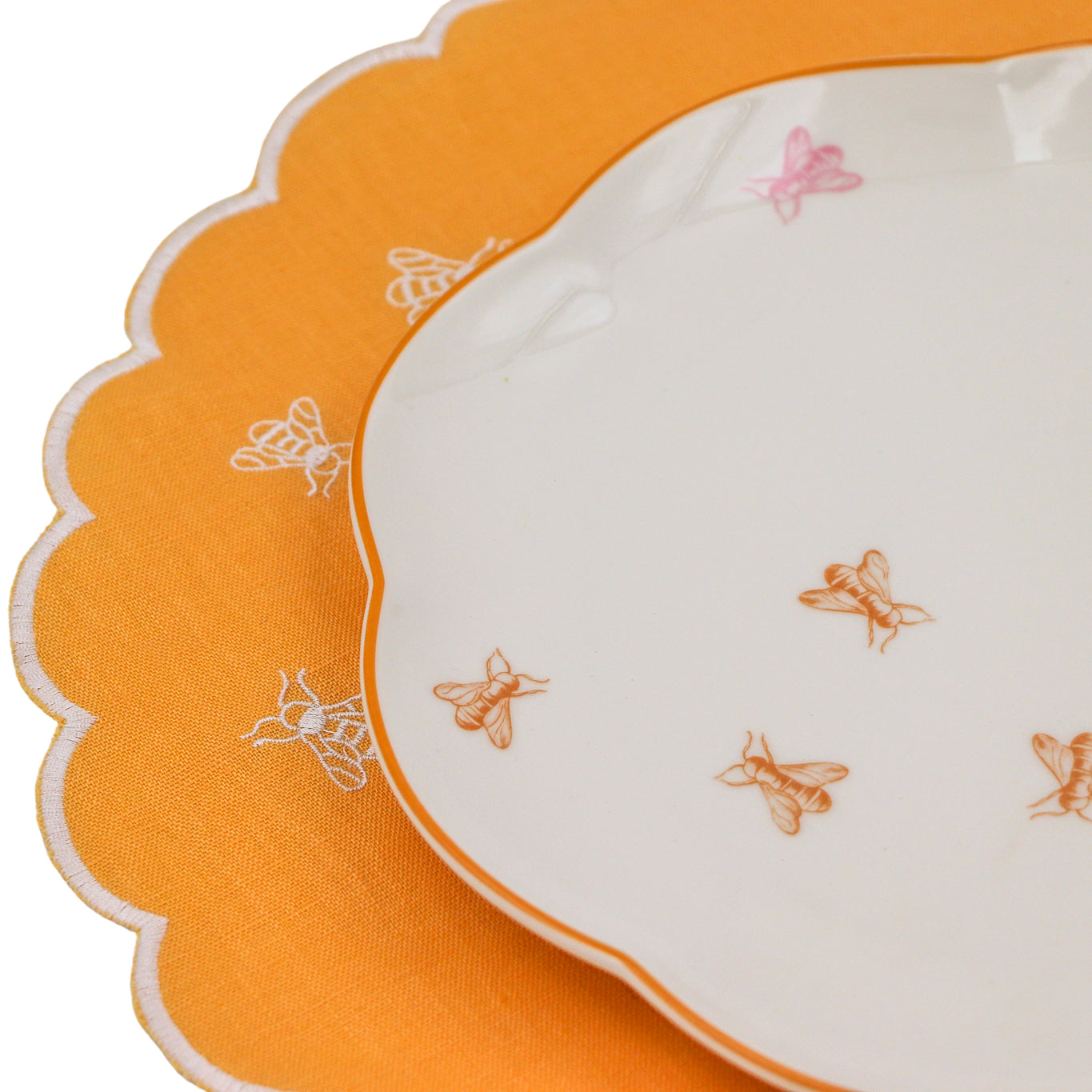 Bumble Voyage Scalloped Dinner Plate - Set of 4 (+1 Bonus Plate)