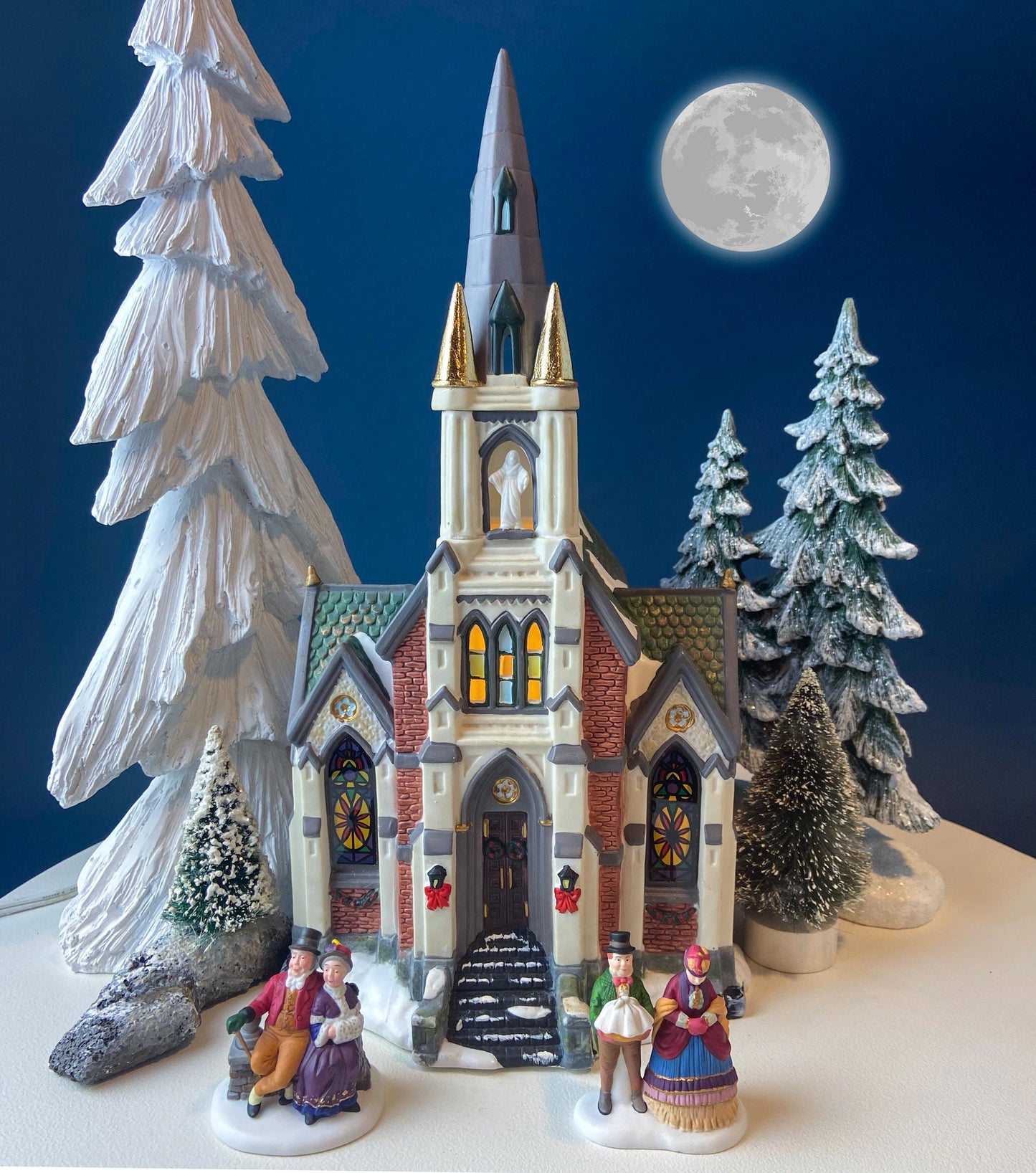 Porcelain Christmas Village Cathedral. Large Illuminated House of Worship by Grandeur Noel Collector's Edition. Home Retail Holiday Decor.