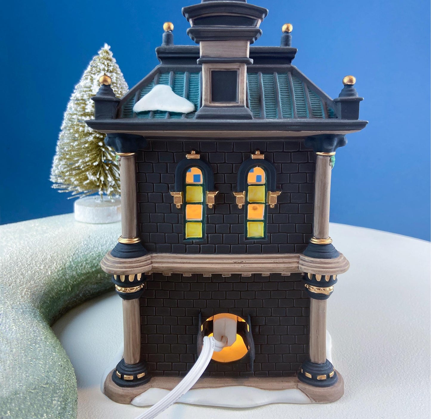 Vintage Blenham Street Bank & 2 Policeman Figurines by Department 56. Illuminated Christmas Village House. Dickens Village. Holiday Display.