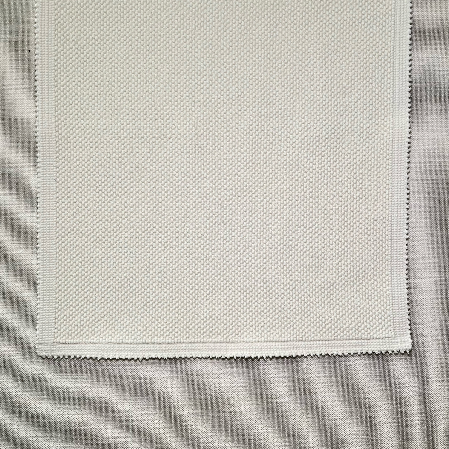 Elia Chalk Bath Rug (21" x 43")