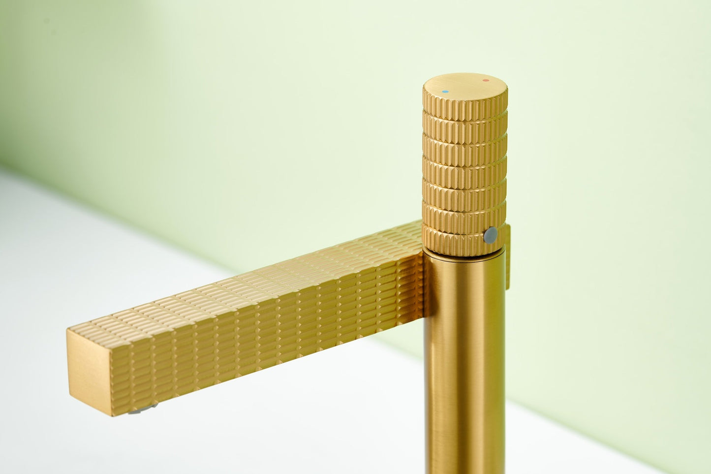 Brushed gold or Brushed Nickel or Matte Black Or Rose Gold single handle brass bathroom faucet with pop up drain