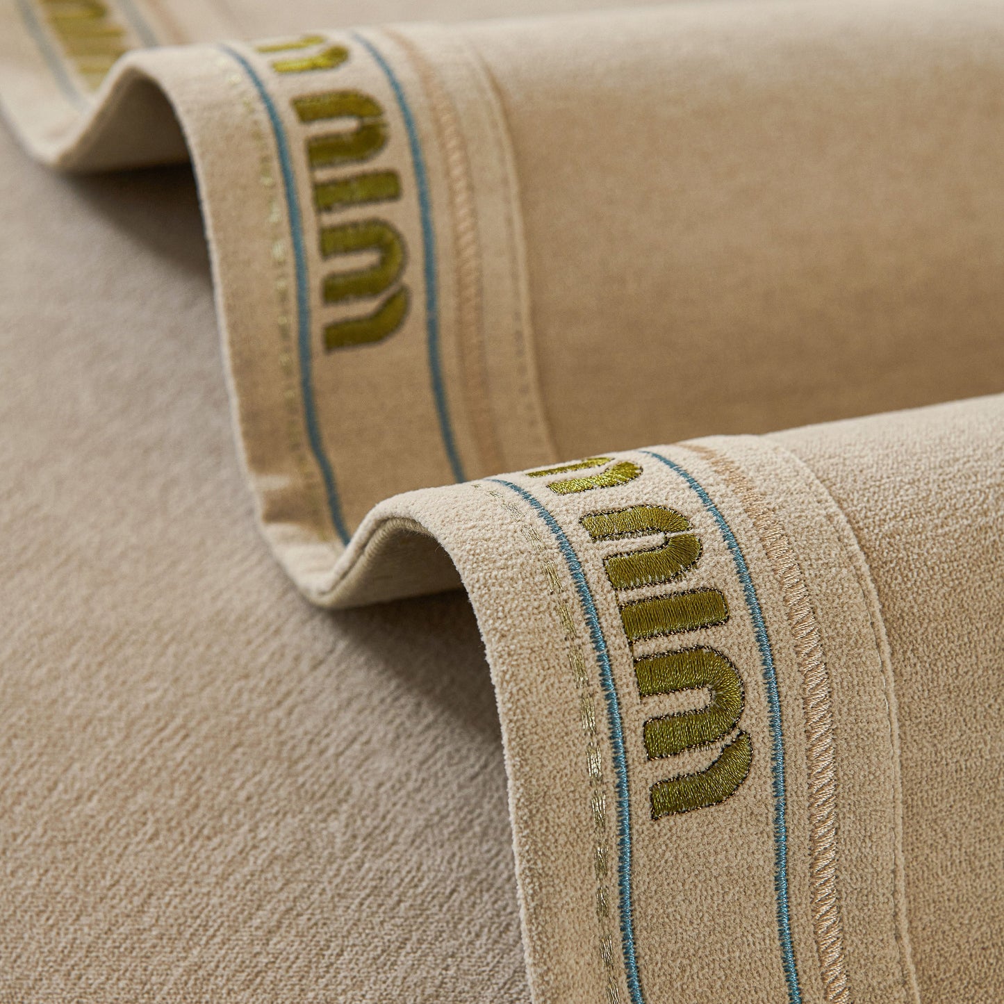 Chenille Sofa Cover Pet Mat, Non-Slip Couch Protector for Sectional & L-Shaped Sofas