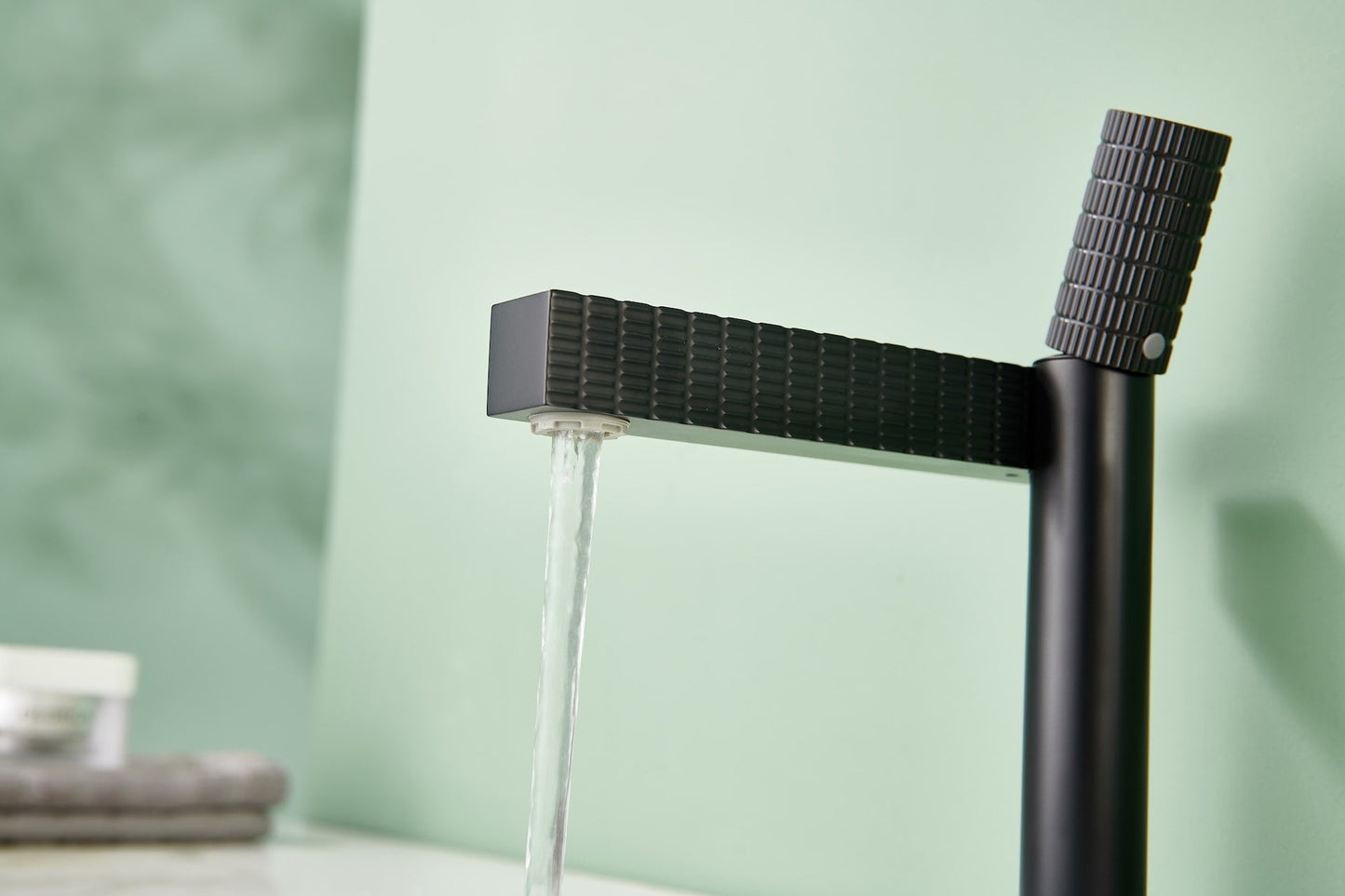 Brushed gold or Brushed Nickel or Matte Black Or Rose Gold single handle brass bathroom faucet with pop up drain