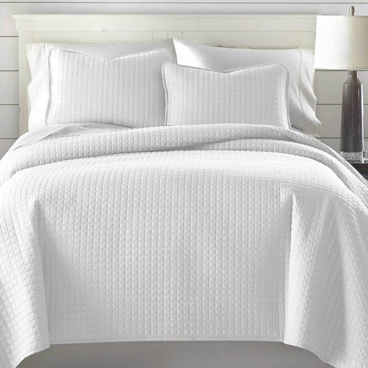 Full/Queen Lightweight White Ultra Soft 3-Piece Microfiber Quilt Set