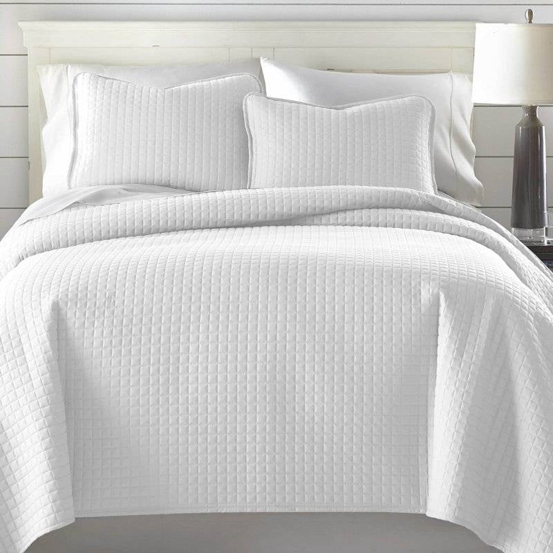 Twin/Twin XL Lightweight White Ultra Soft 2-Piece Microfiber Quilt Set