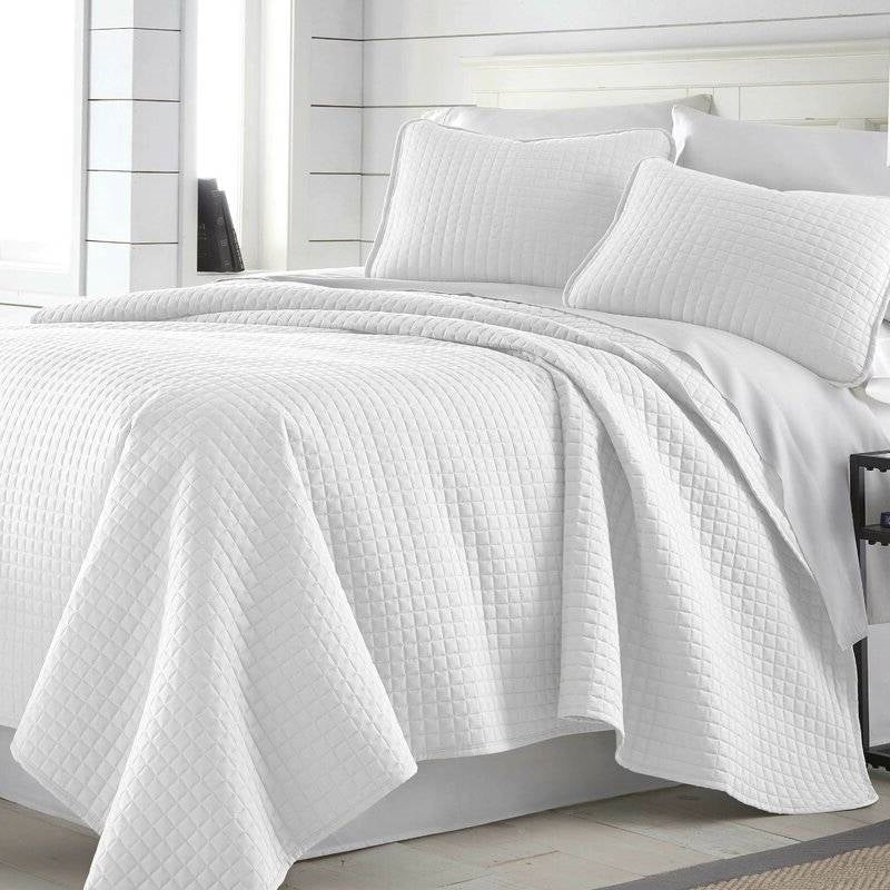 Twin/Twin XL Lightweight White Ultra Soft 2-Piece Microfiber Quilt Set