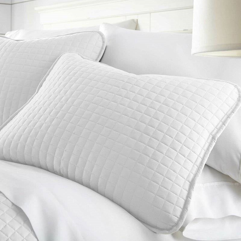 Twin/Twin XL Lightweight White Ultra Soft 2-Piece Microfiber Quilt Set