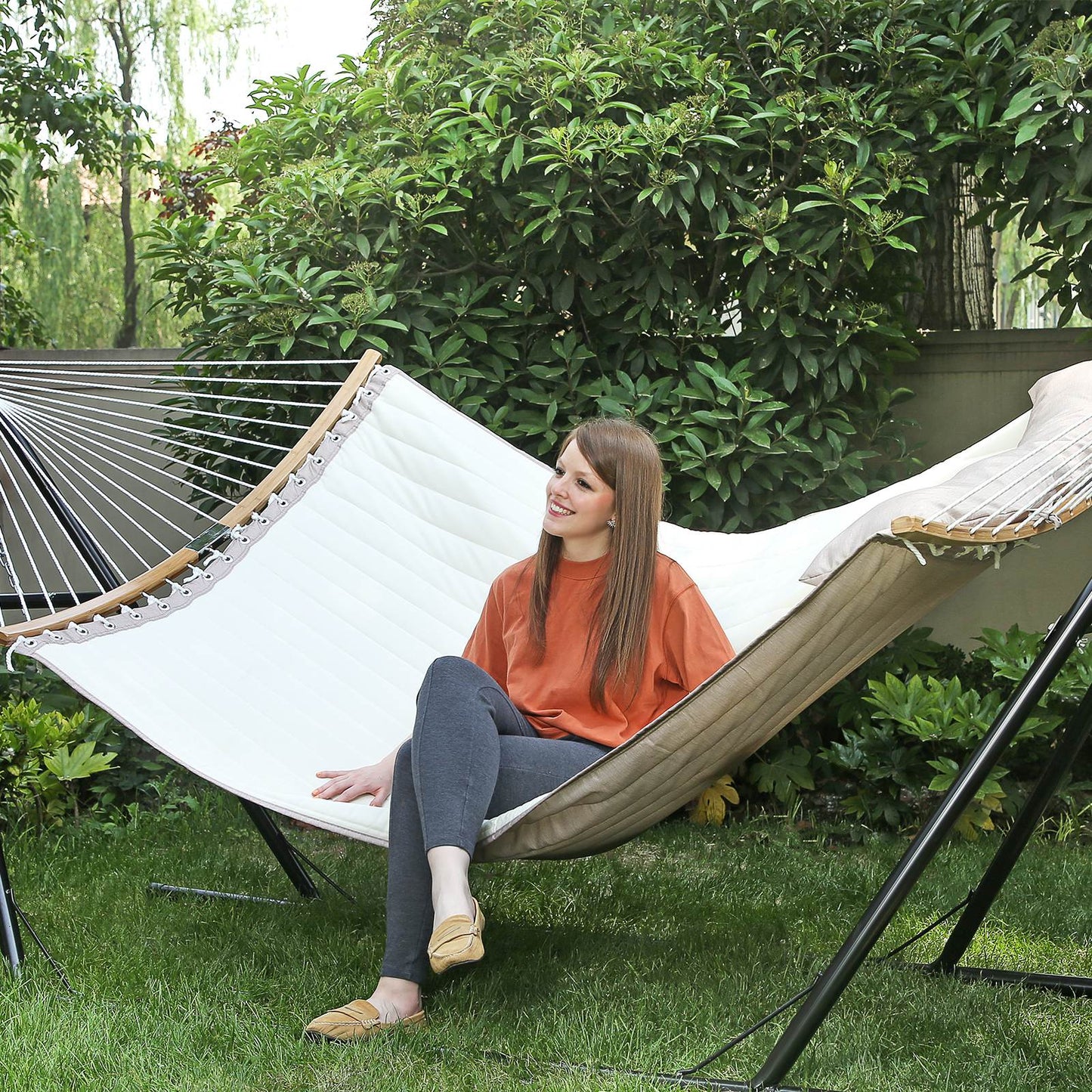 Quilted Hammock with Curved Bamboo Spreaders