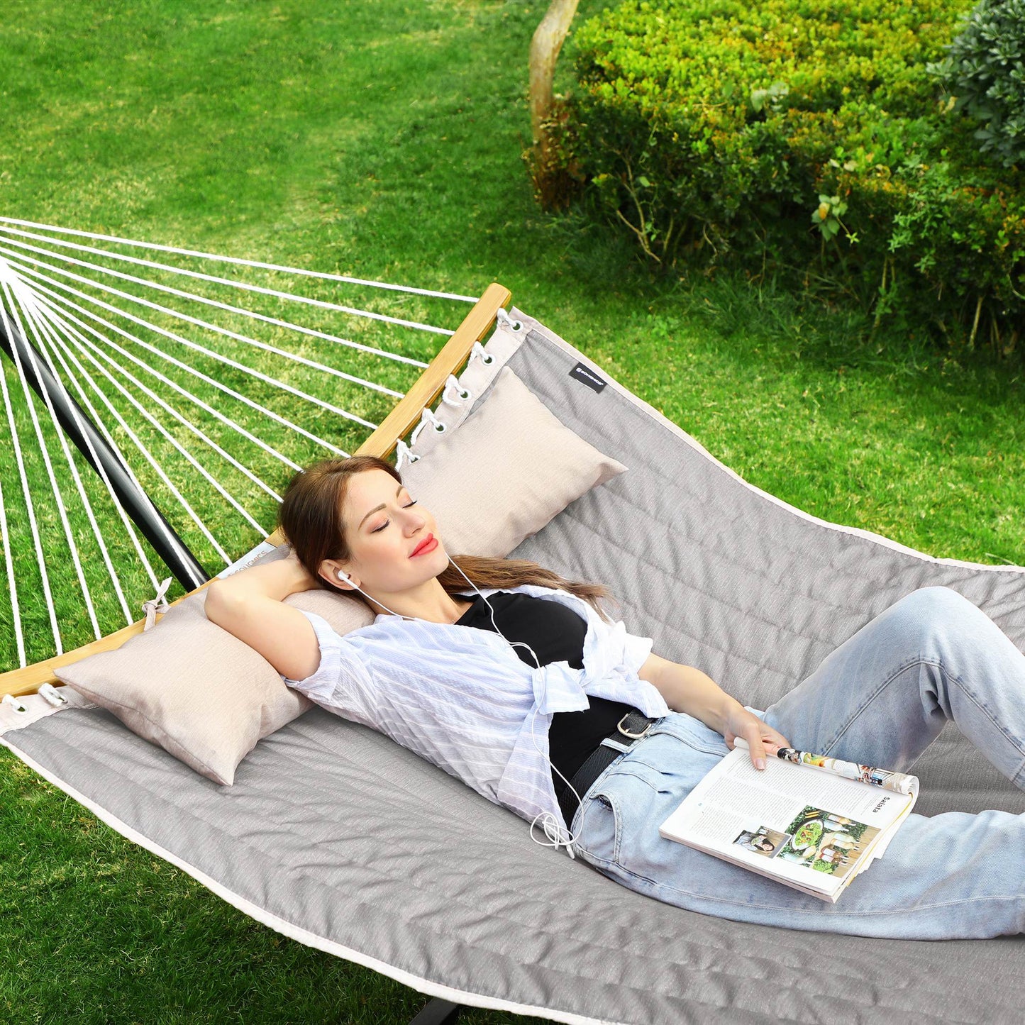 Quilted Hammock with Curved Bamboo Spreaders
