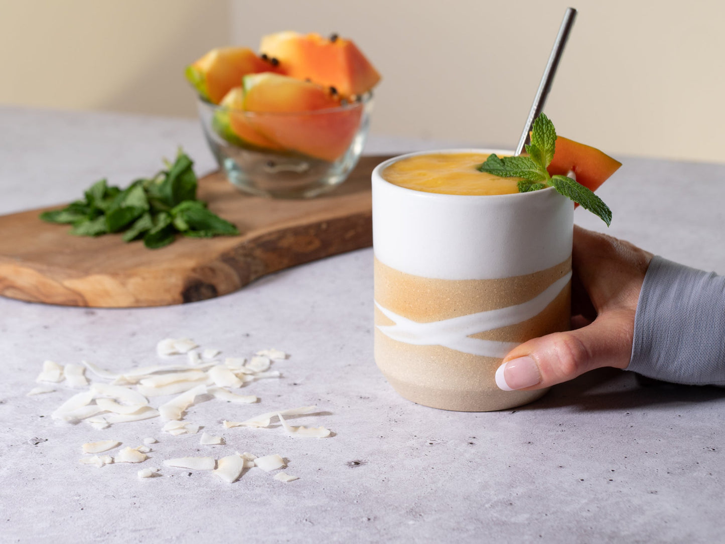 Smoothie Cup White w/Trailing 14 oz Stoneware