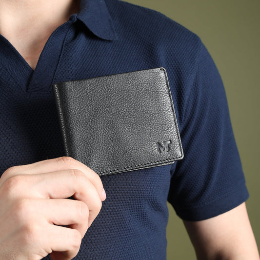 Black Minimal Contrast Wallet