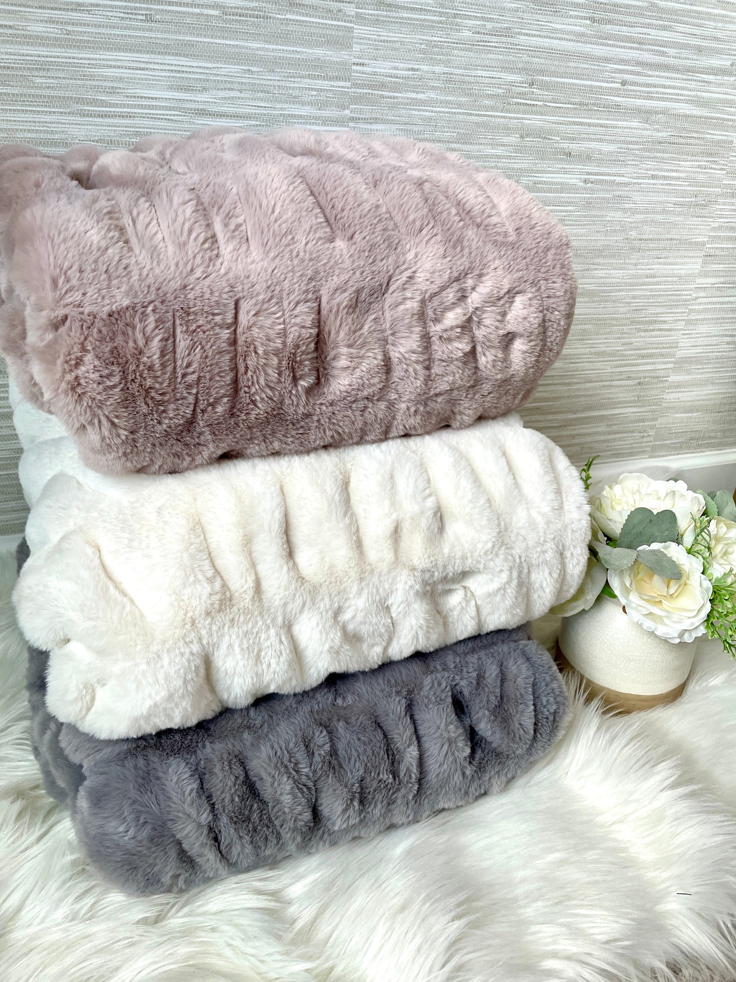 Gray Faux Fur Blanket - Medium: 50"x60"