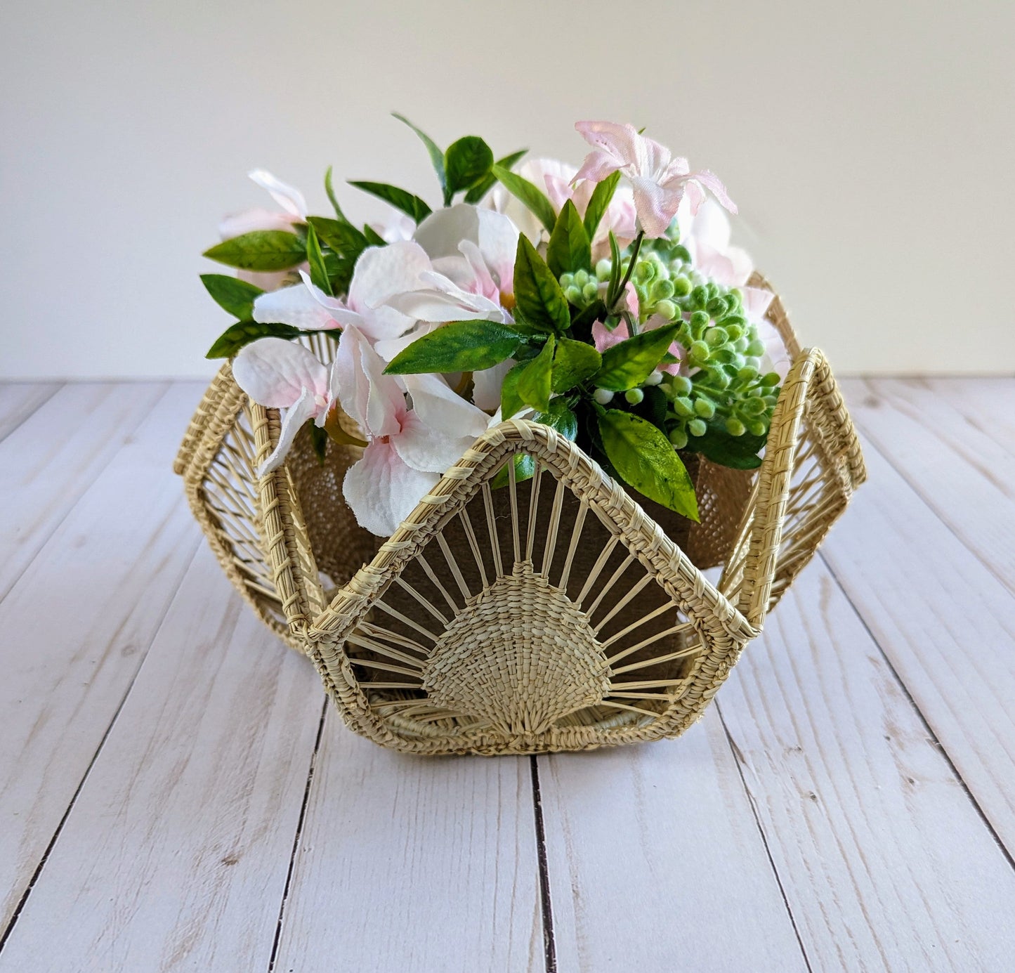 Petals Medium Handwoven Iraca Basket