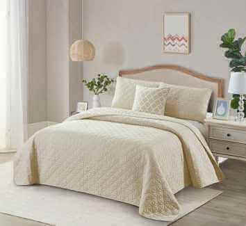 Dan River 4 Piece Solid Quilt Set with Cushion