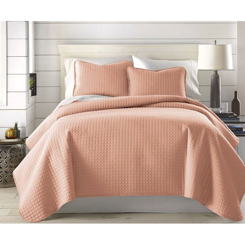 King/Cal King Lightweight Blush Ultra Soft 3-Piece Microfiber Quilt Set