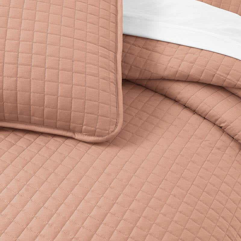 King/Cal King Lightweight Blush Ultra Soft 3-Piece Microfiber Quilt Set
