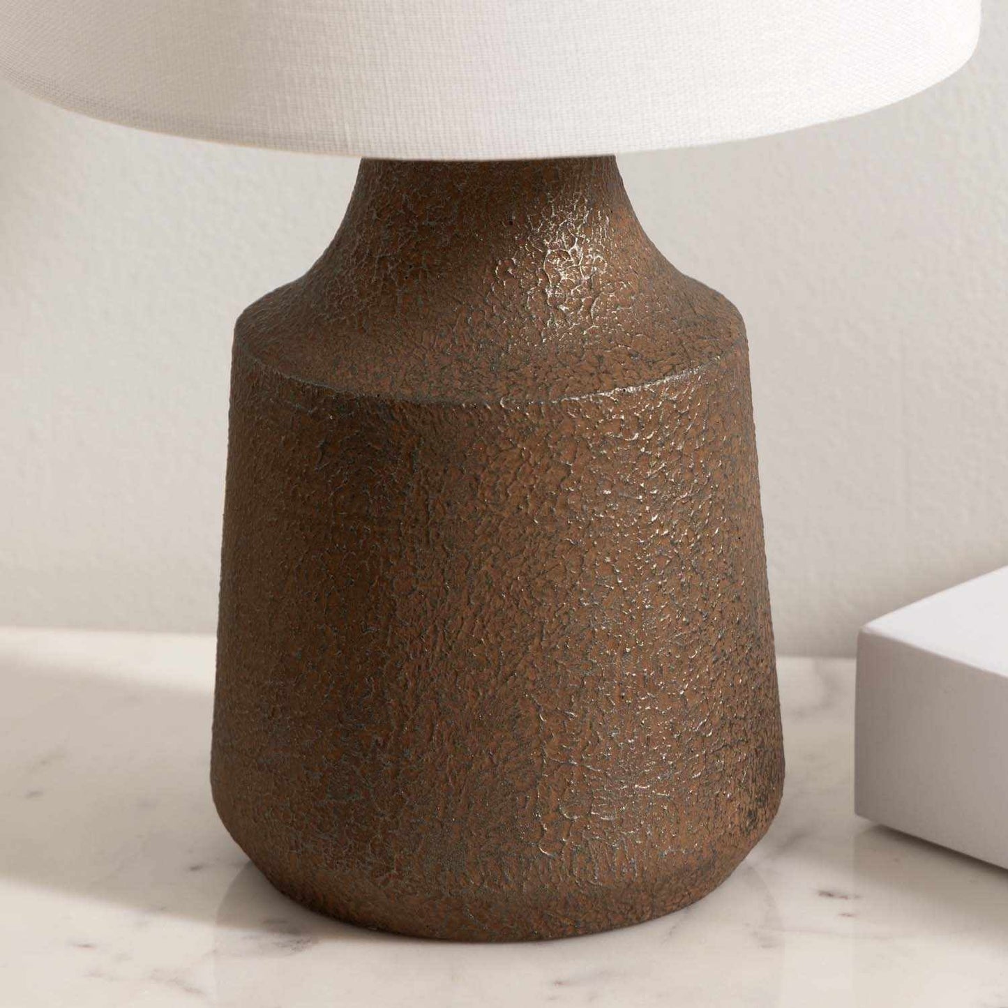 Kumlu Ribbed Ceramic White Table Lamp
