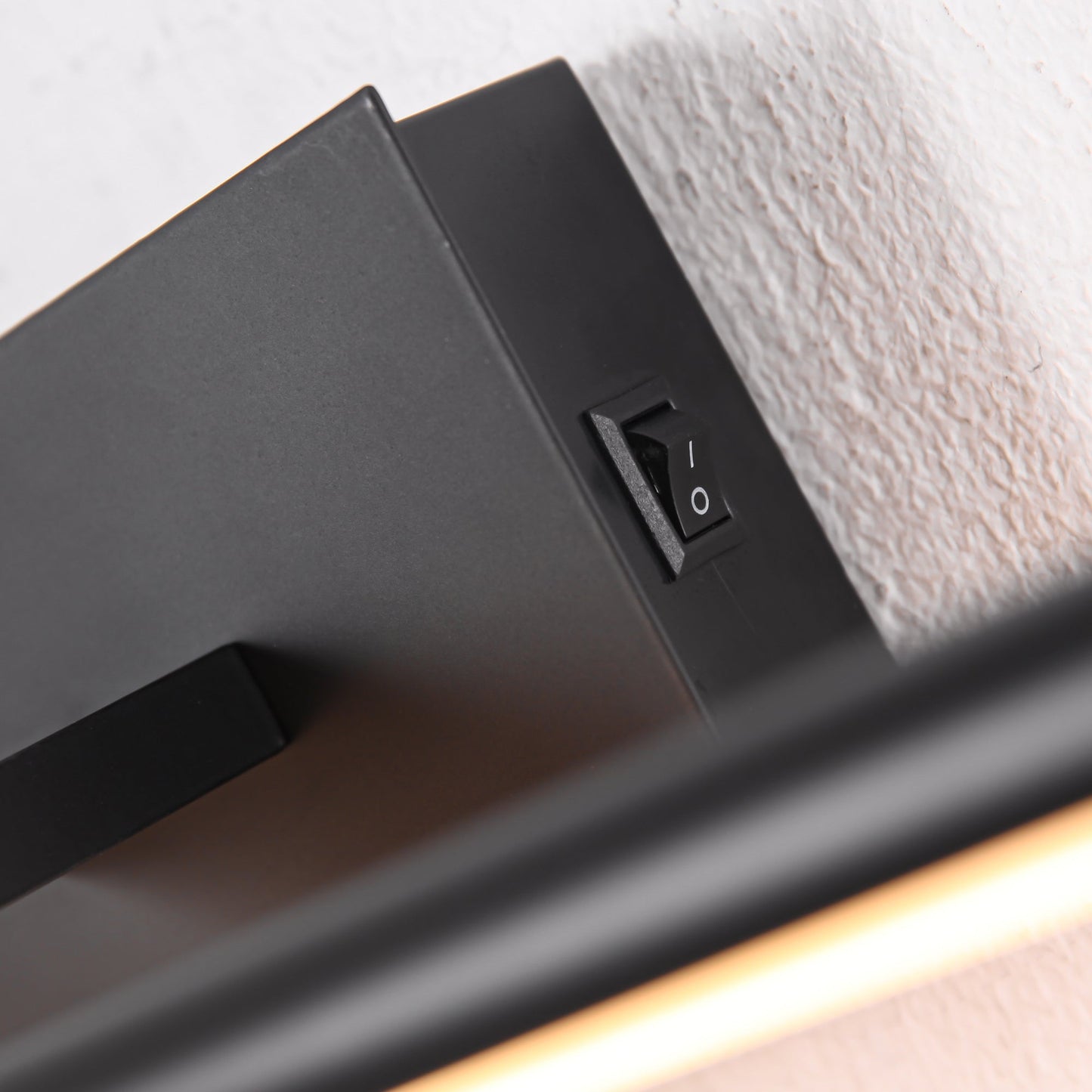 Battery-powered LED Mirror Vanity Light with Remote Control