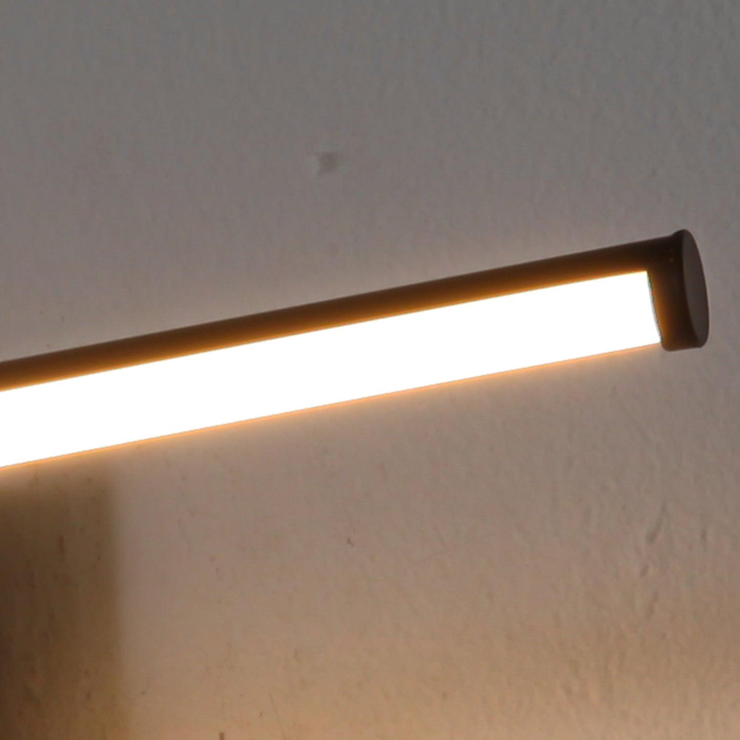 Battery-powered LED Mirror Vanity Light with Remote Control