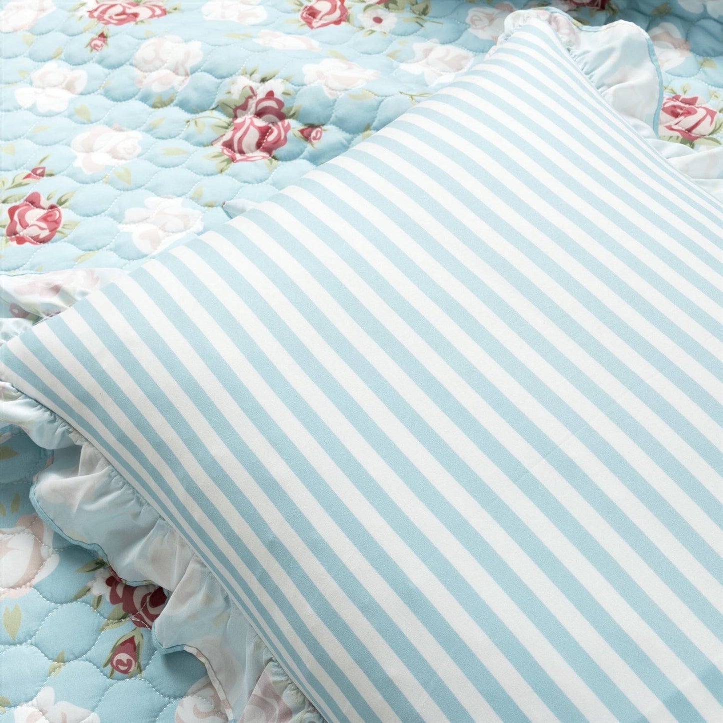 King size Vintage Rose Ruffle Edge Light Quilt Set in Blue White and Pink