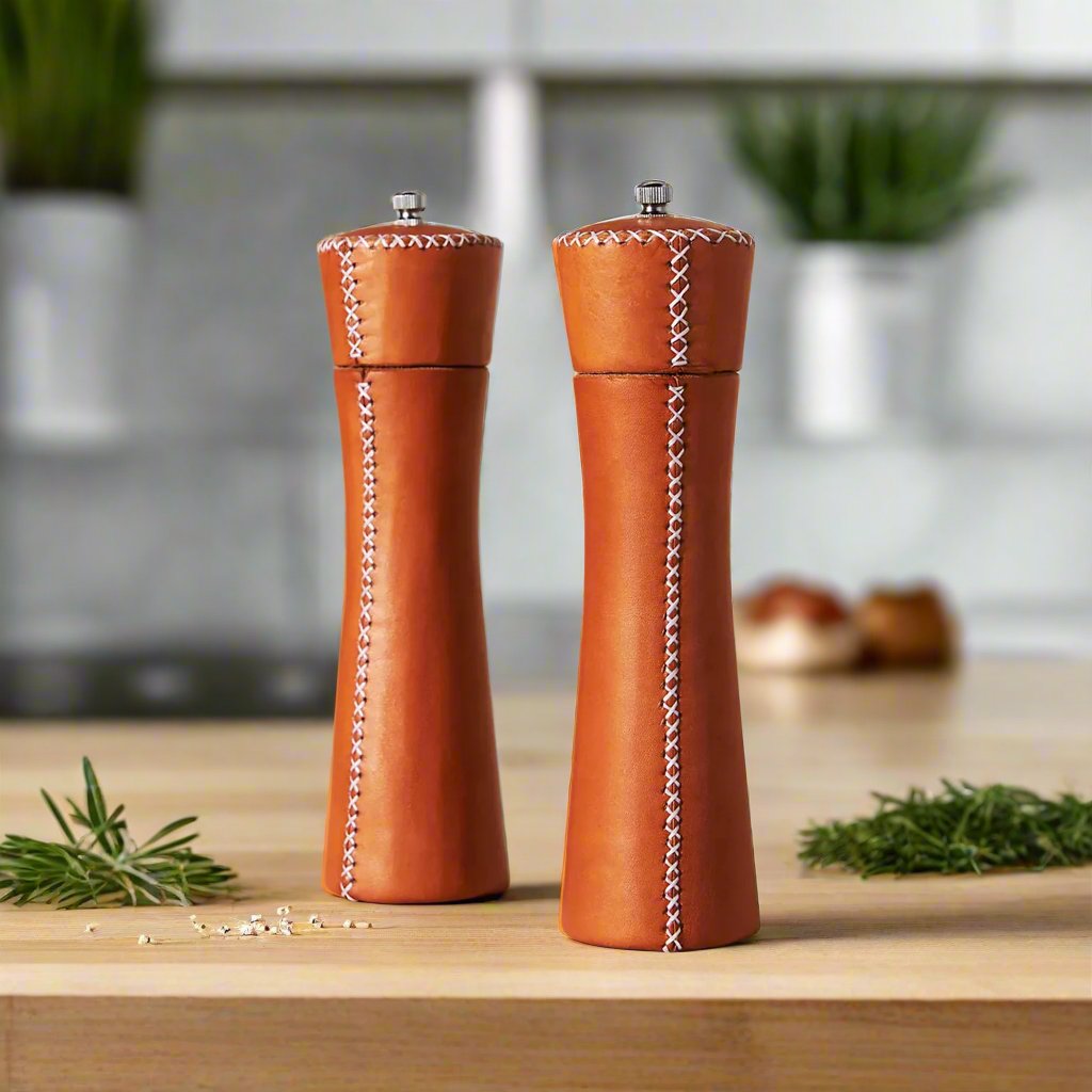 Sal y Pimienta | Leather Salt and Pepper Mills