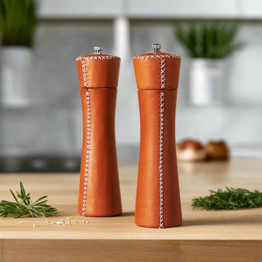 Sal y Pimienta | Leather Salt and Pepper Mills