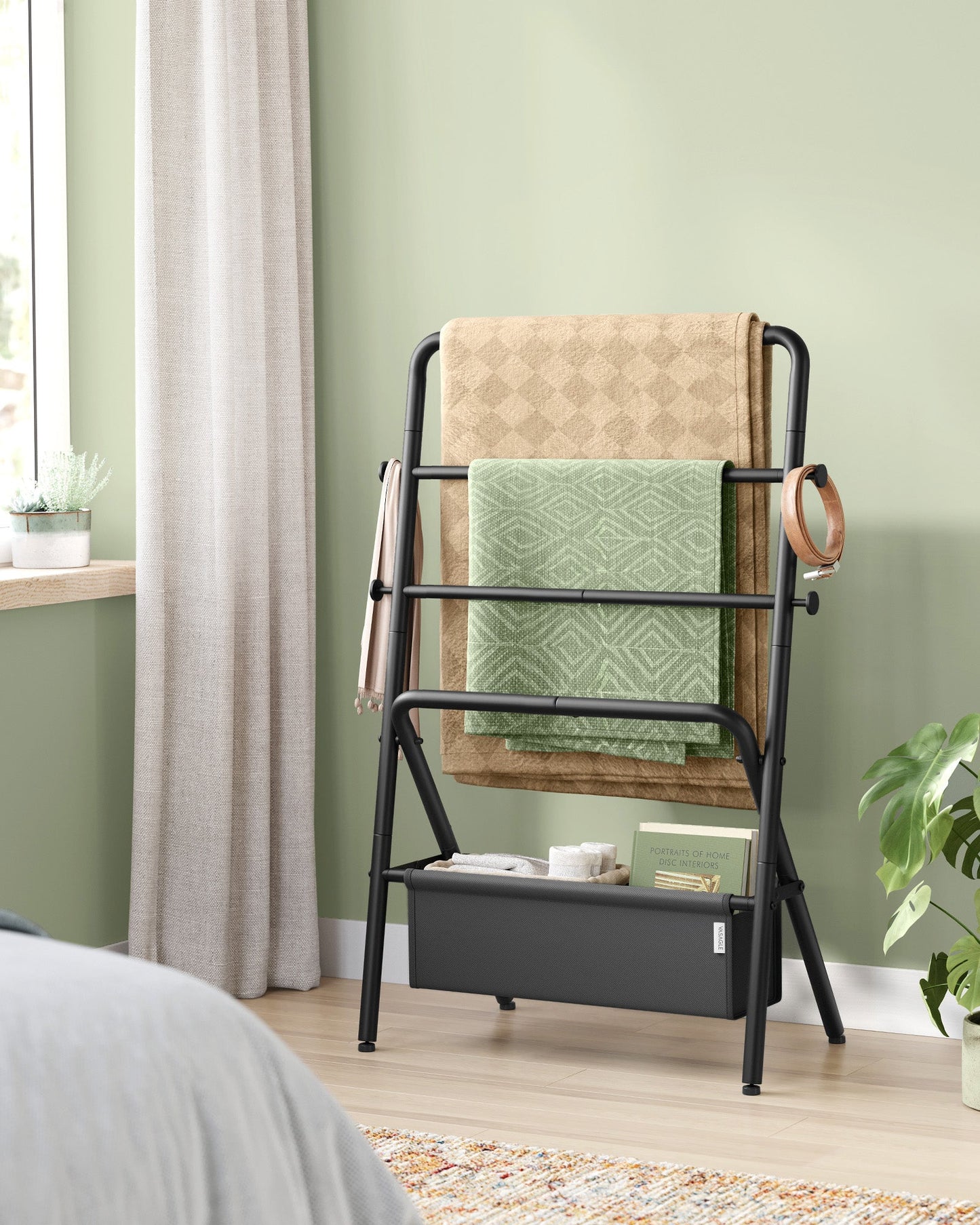 Freestanding Towel Rack with 4 Hooks