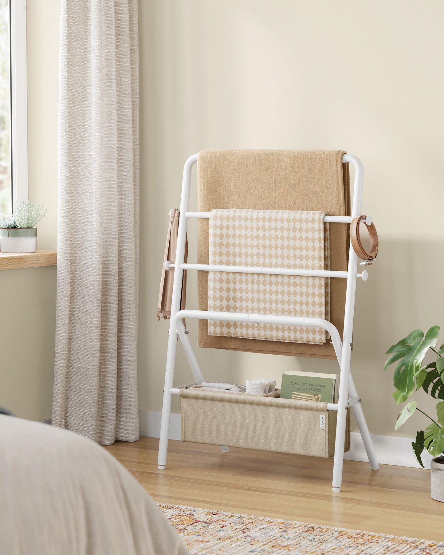 Freestanding Towel Rack with 4 Hooks