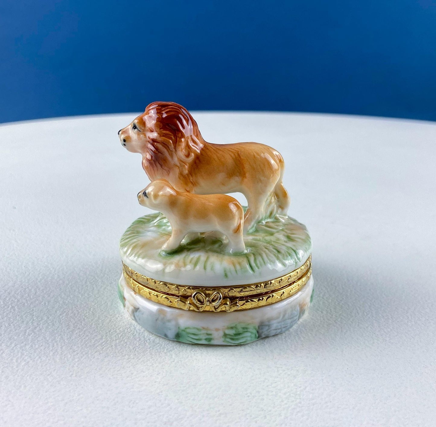 Lion and Baby Vintage Geo Z. Lefton Miniature Box. Collectible Porcelain & Brass Trinket Ring Pill Box. African Safari Design. Animal Lover.