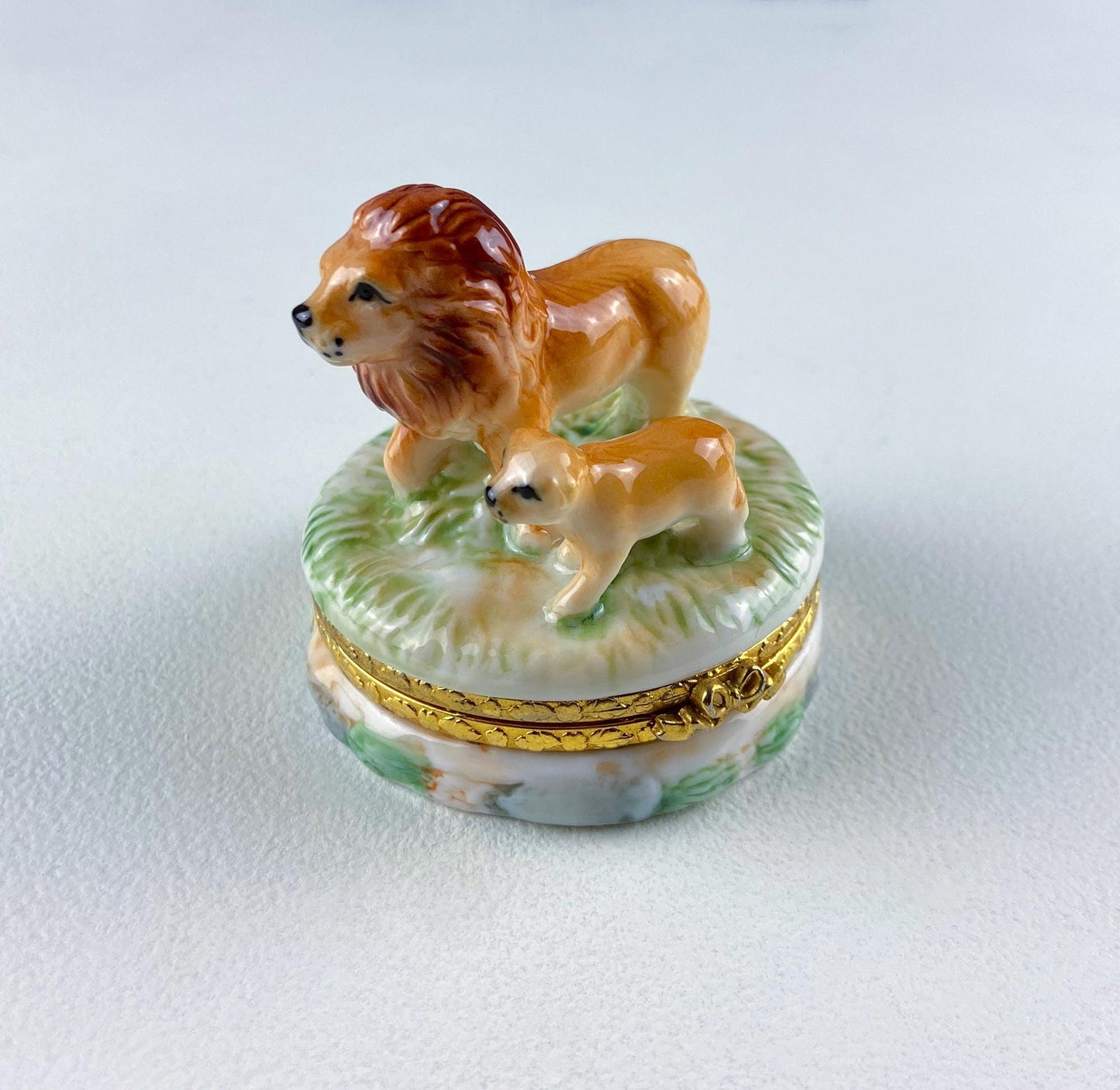 Lion and Baby Vintage Geo Z. Lefton Miniature Box. Collectible Porcelain & Brass Trinket Ring Pill Box. African Safari Design. Animal Lover.