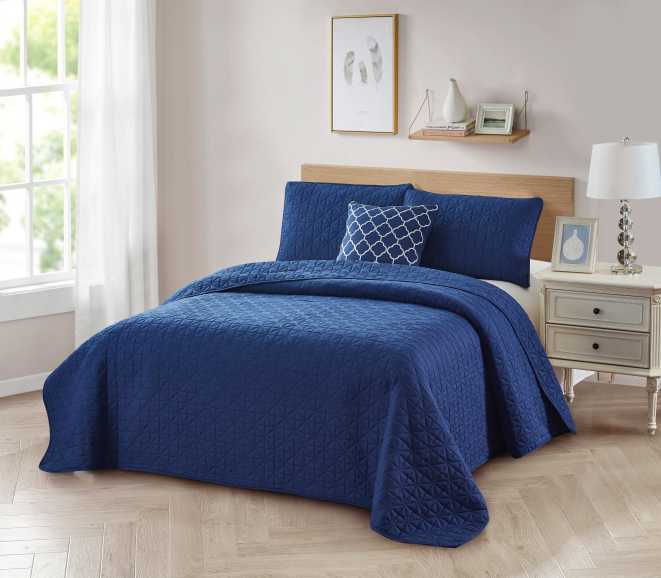 Dan River 4 Piece Solid Quilt Set with Cushion