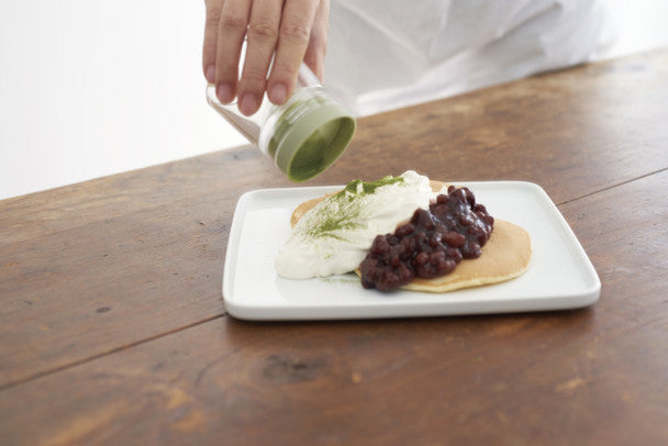 Hario 'Chaco' Tea Grinder with Mesh Sifter, White