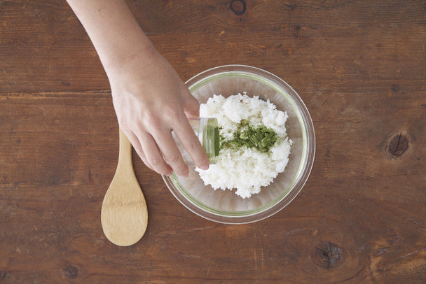 Hario 'Chaco' Tea Grinder with Mesh Sifter, White