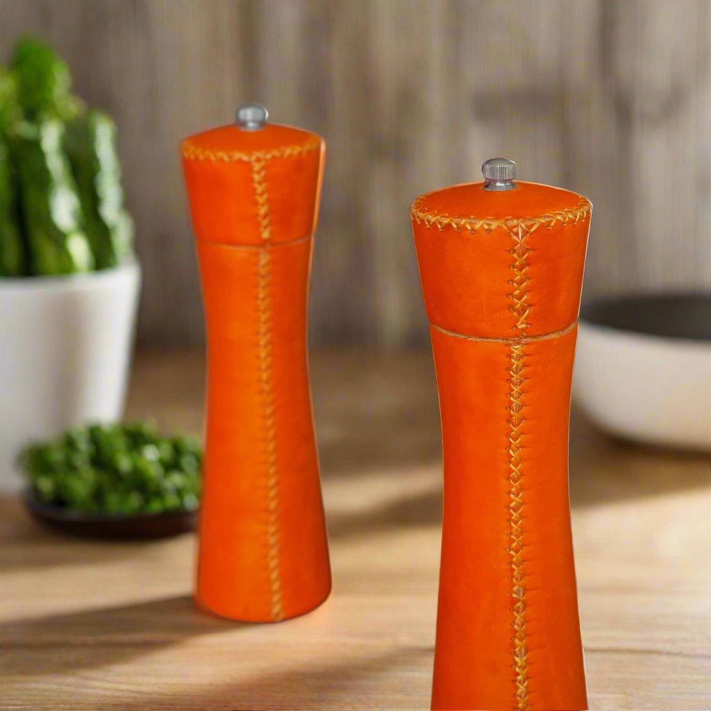 Sal y Pimienta | Leather Salt and Pepper Mills