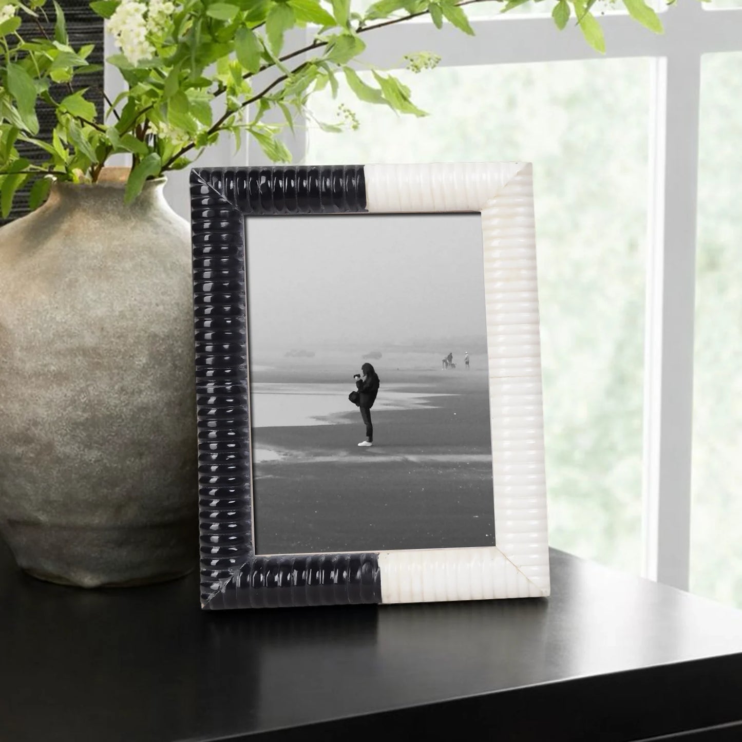 Picture Frame Ridged Collection Resin Inlay Black & White – 4x6 & 5x7"