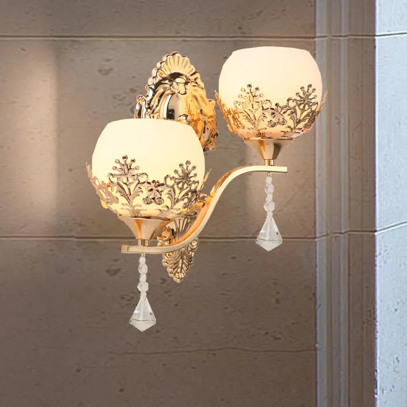 Modern Gold Bedside Wall Light - Elegant Illumination for Your Space