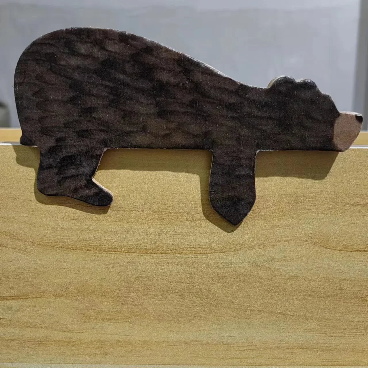 New Fun Animal Wooden Brown Bear Door Topper Decoration Door Frame Sculpture in Your Corner Creative Statue Home Art Wall Decor