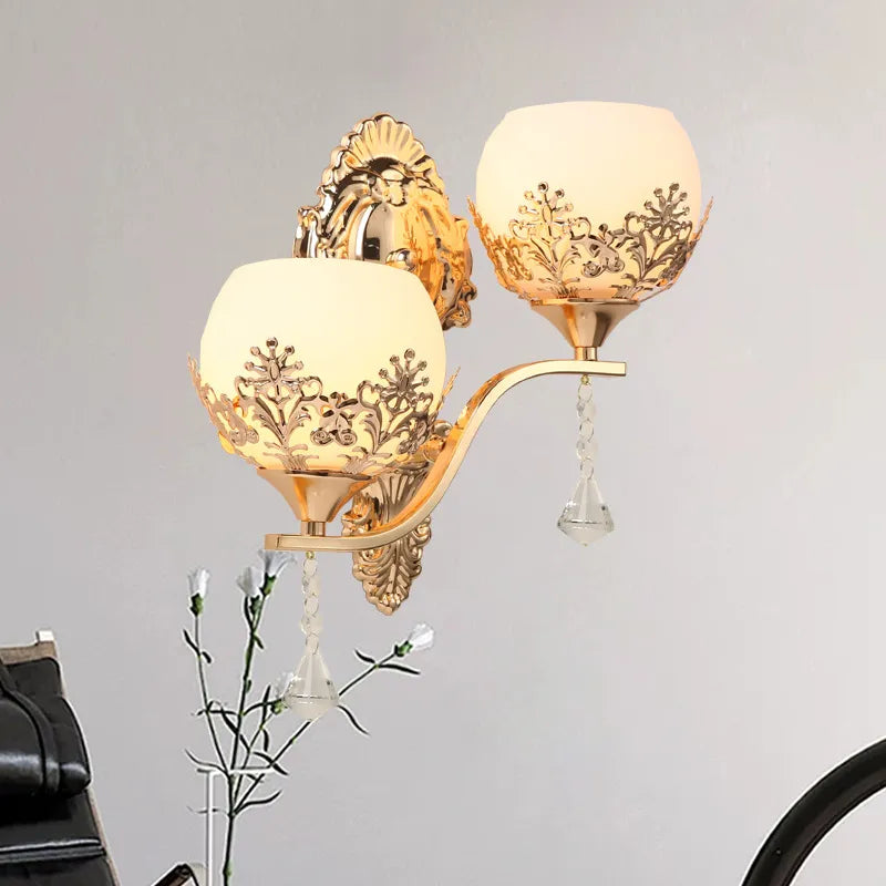 Modern Gold Bedside Wall Light - Elegant Illumination for Your Space