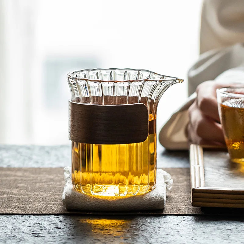 Dlight Decor 233ml Glass Tea Pot with Wood Ring Handle