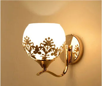 Modern Gold Bedside Wall Light - Elegant Illumination for Your Space