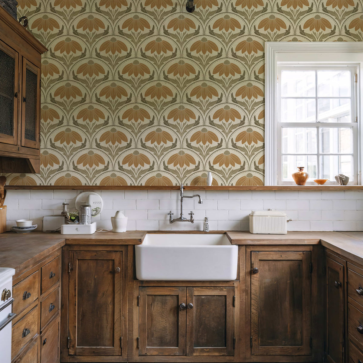 Scalloped Coneflower Wallpaper - Vintage Floral Elegance
