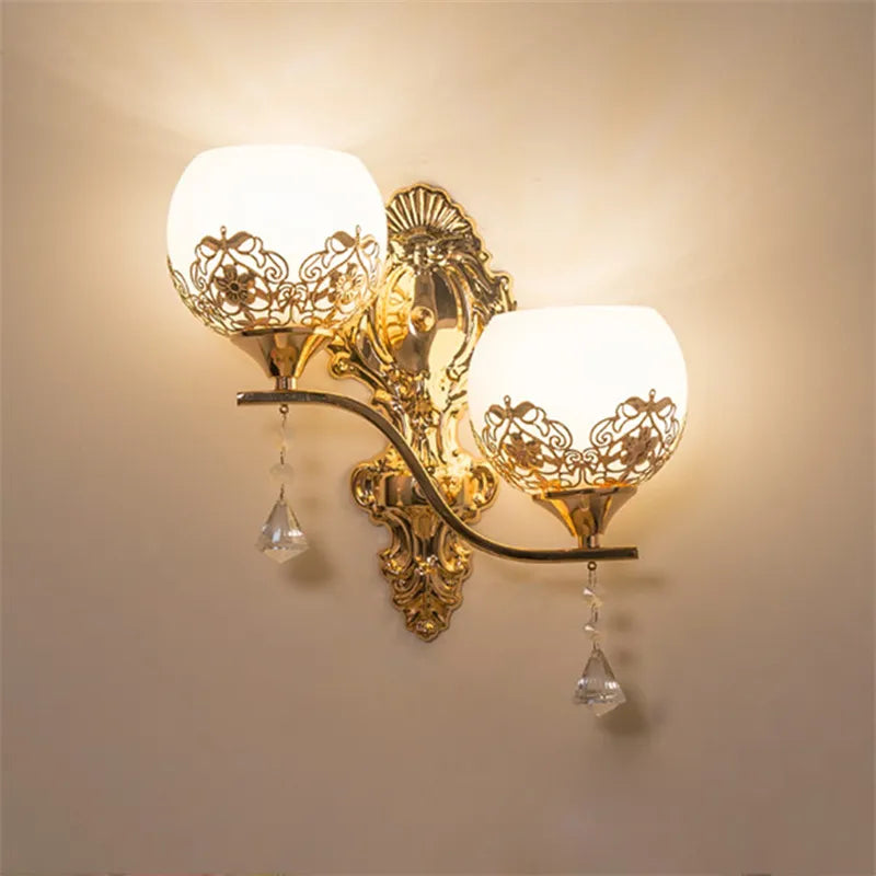 Modern Gold Bedside Wall Light - Elegant Illumination for Your Space