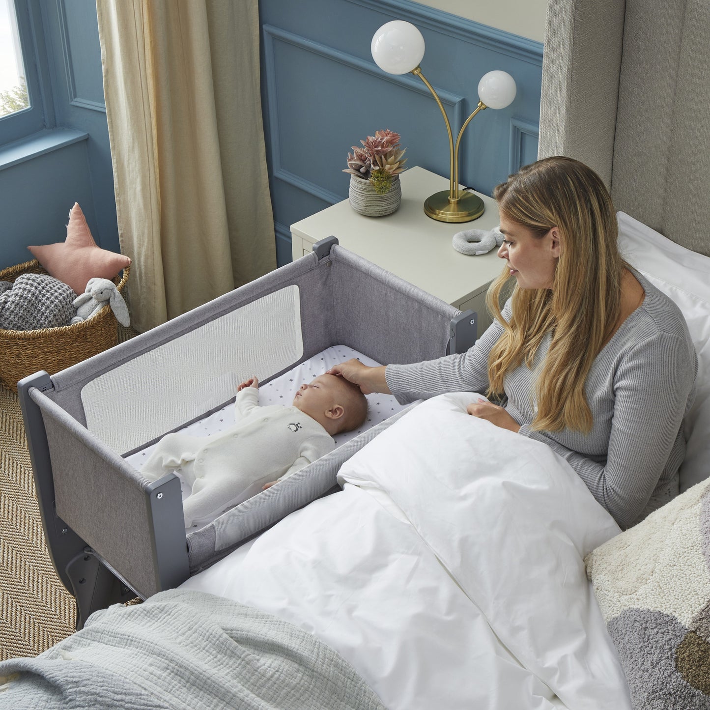 Shnuggle Air Lite Bedside Bassinet | Infant Crib | Height Adjustable Baby Bed with Mattress + 1 Waterproof + 2 White Sheets