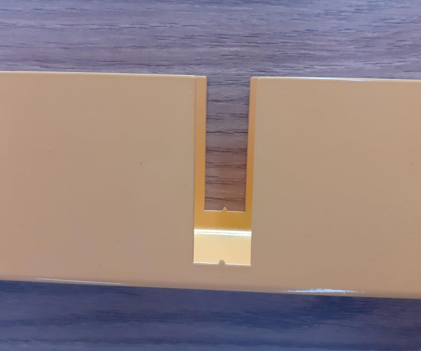 Mita 19'' Adjustable Metal Manufactured Wood Wall Shelf