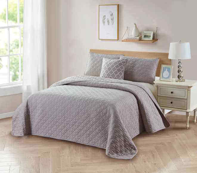 Dan River 4 Piece Solid Quilt Set with Cushion
