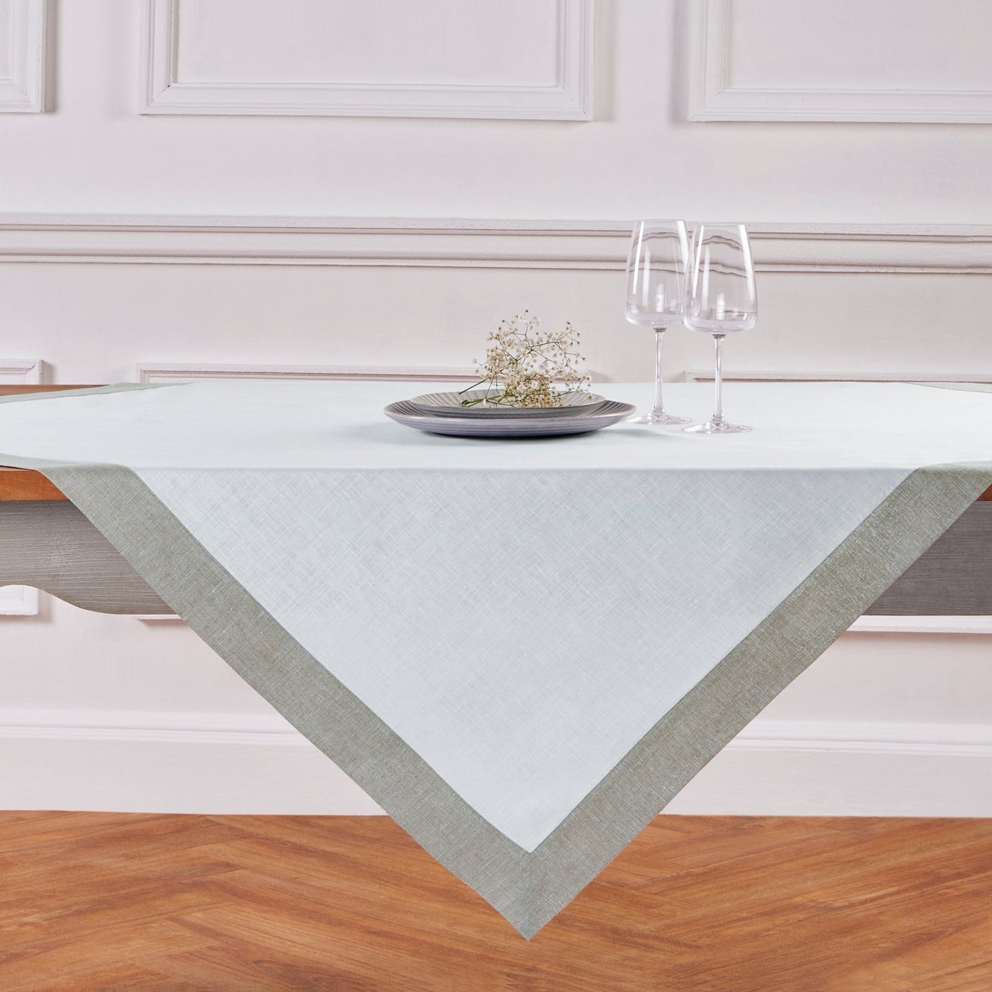 Festive Edge Table Throw